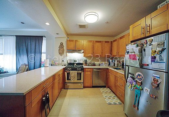 2nd image of 25-50 Crescent St #401