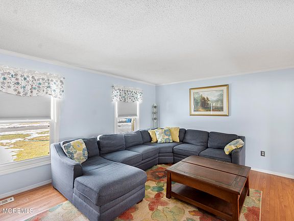 3rd image of 46 Hickory Hill Road