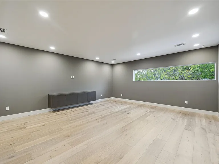 2129 Quenby St — Photo 32