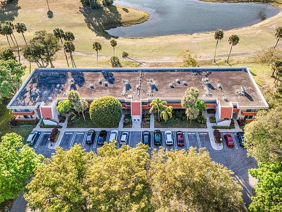 2nd image of 901 Cypress Terrace #101