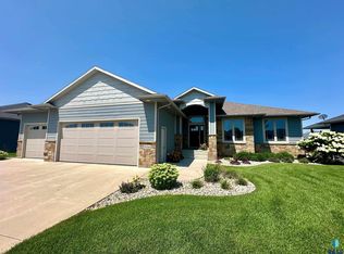 9316 W Kingfisher Dr, Sioux Falls, SD 57107