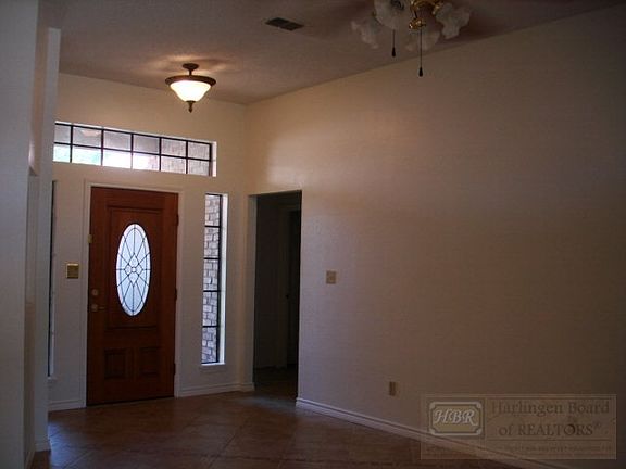 3rd image of 729 E Robin Ave