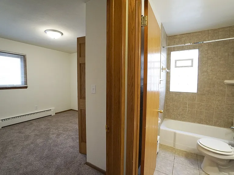 Adrian Apartments (CLO) — Photo 12