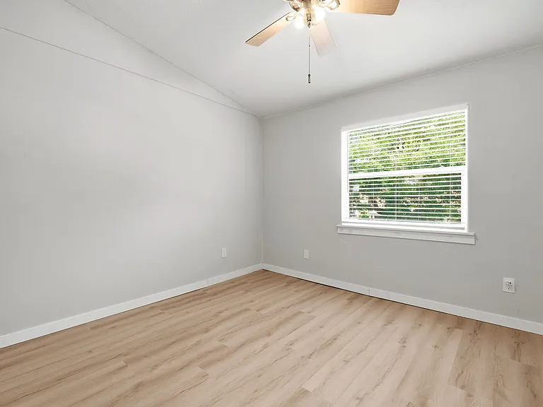 8511 J R Manor Dr — Photo 35