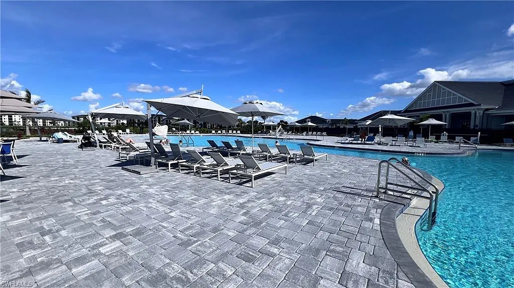 3 bed, 3.0 bath, 2247 sqft, $6,495 — Photo 2