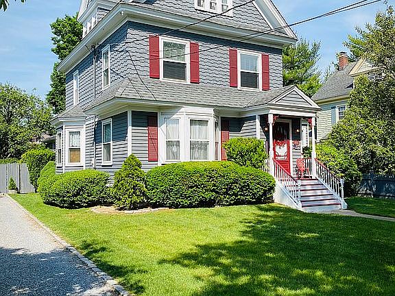 2nd image of 31 Irving Pl