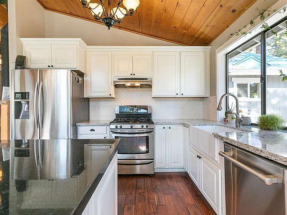 5th image of 10181 Surrey Pl