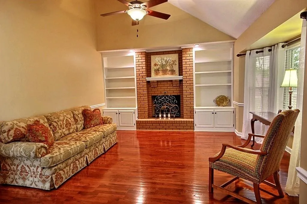 3 bed, 2.0 bath, 1466 sqft, $2,000 — Photo 3