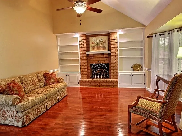 376 Chickadee Cv — Photo 3