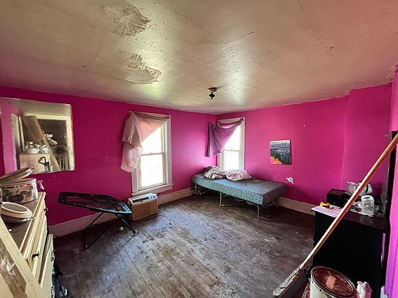 3rd image of 333 W Columbia St