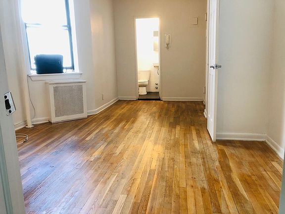 4th image of 1441 York Ave APT 4RN