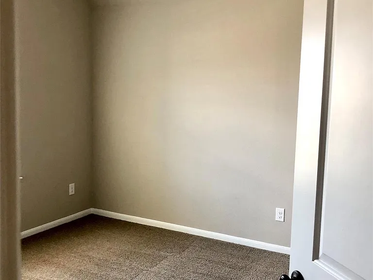 520 Pedernales St — Photo 16