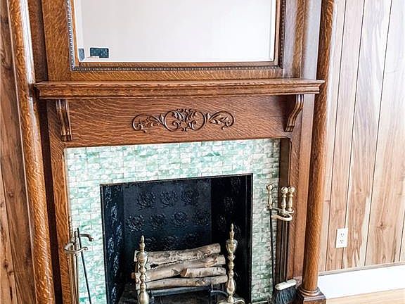 5th image of 223 Waterman Ave