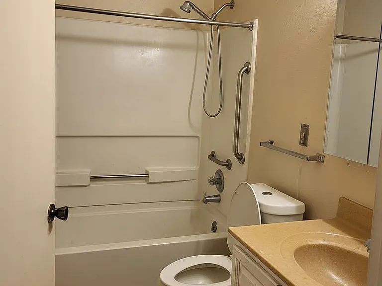 203 Perry St — Photo 4