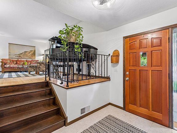 4th image of 6265 Oakwood Rd