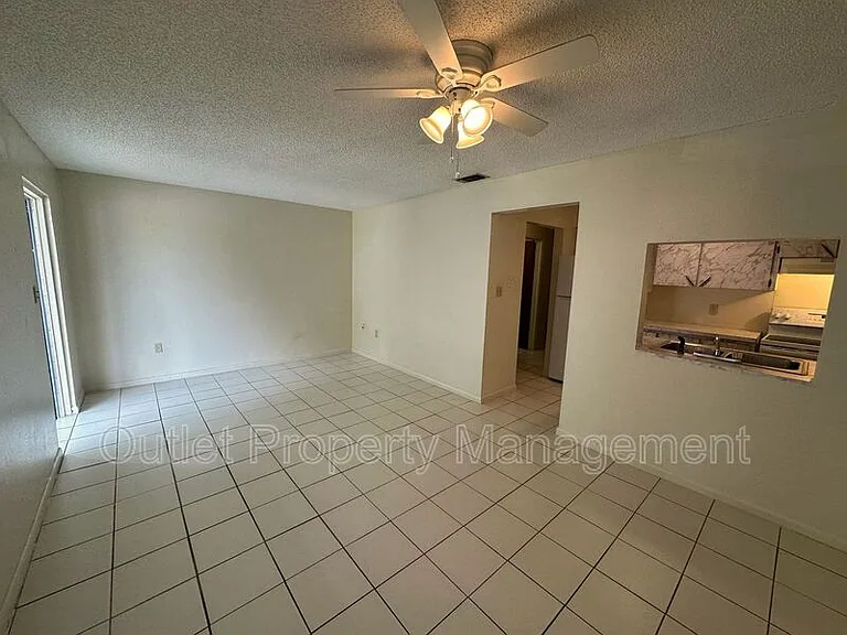 325 N 5th St #5 — Photo 3