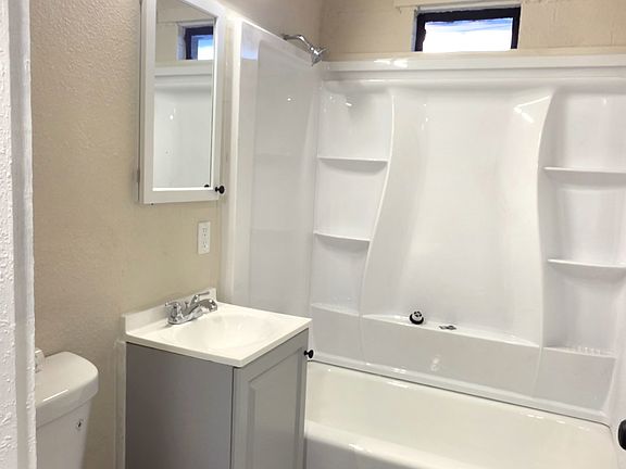 5th image of 2914 W Almeria Rd APT 3