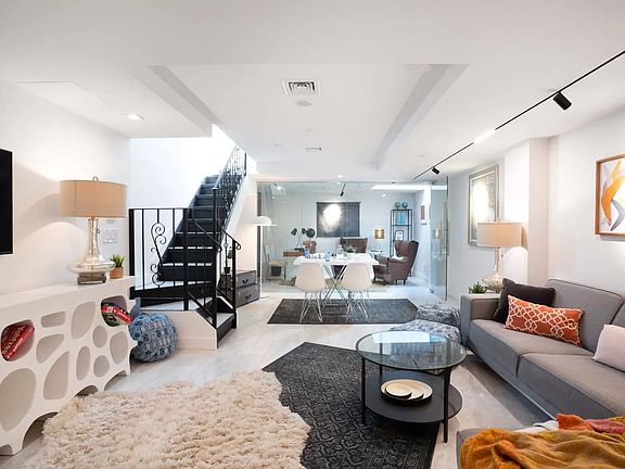 3rd image of 394 Kosciuszko St #1B