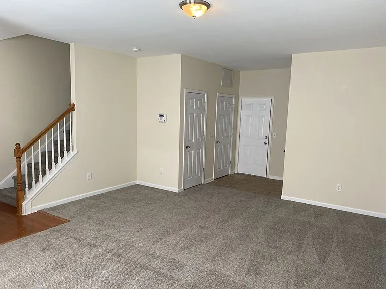 10020 Kings Parade Blvd — Photo 4