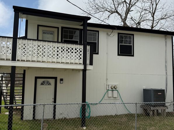 2 1/2 Bayshore Ave