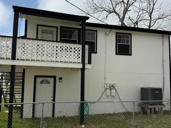 2 1/2 Bay Shore Dr, La Porte, TX 77571