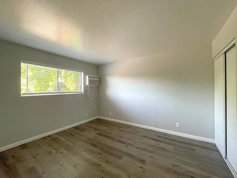 Lincoln Courtyards at 531 Glendora Avenue — Photo 20