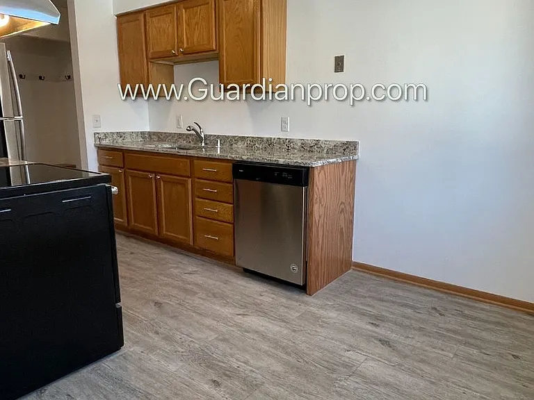 735 Tyler St NE #5 — Photo 4