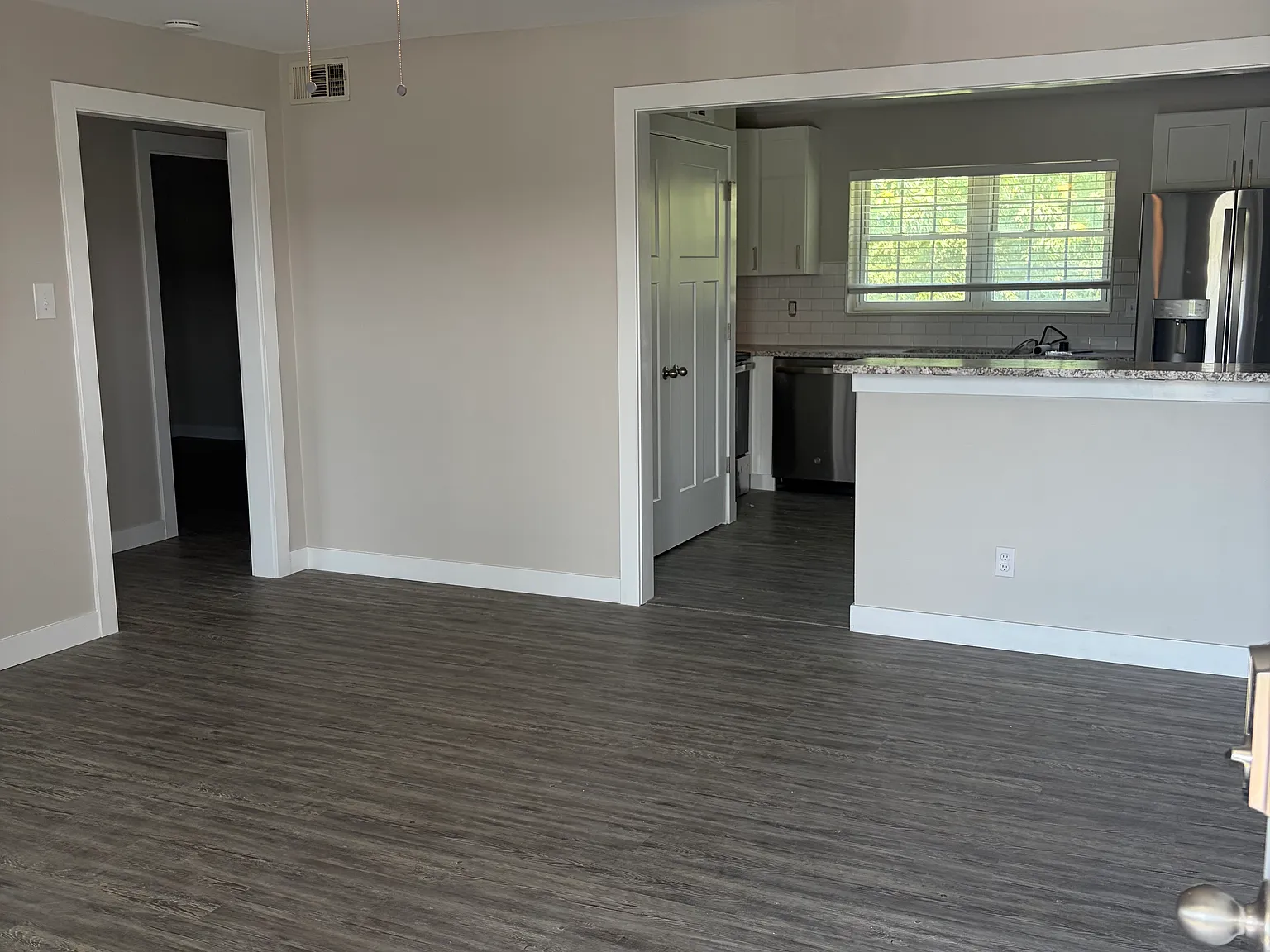 2 bed, 826 sqft, $1,300 — Photo 2