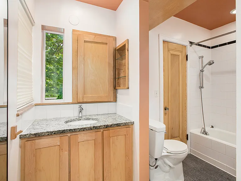 2520 Oakdale Dr — Photo 6