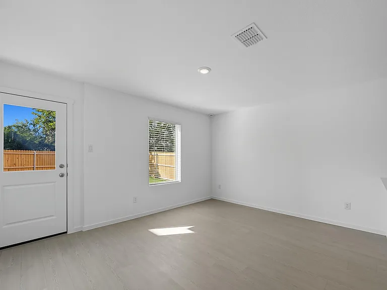823 Sandhill Crane Ln — Photo 7