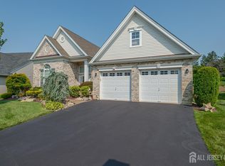 19 Troon Ct, Monroe Township, NJ 08831
