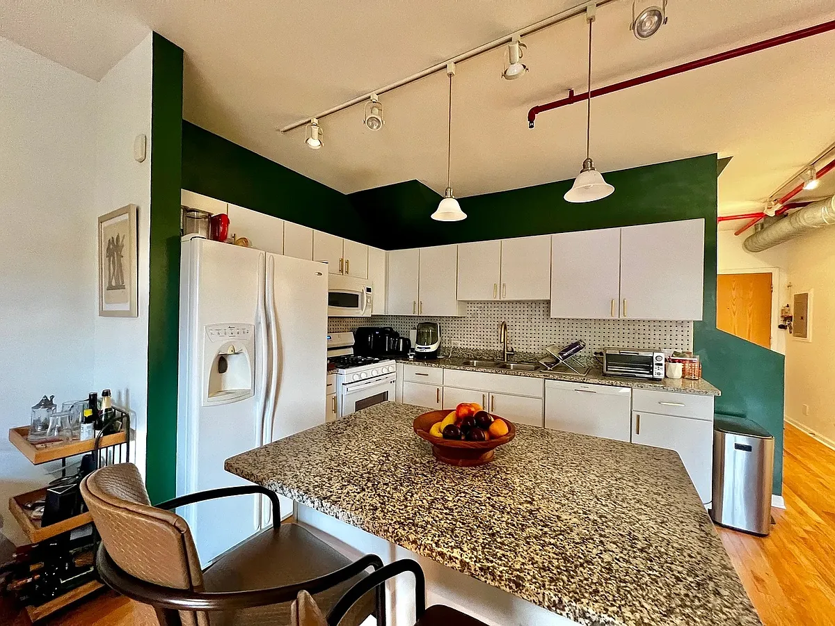 Building Photo - 1834 Ridge Ave #101
