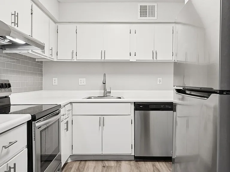 Peoria Grand Apartments — Photo 17