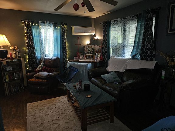 3rd image of 207 Forrest St