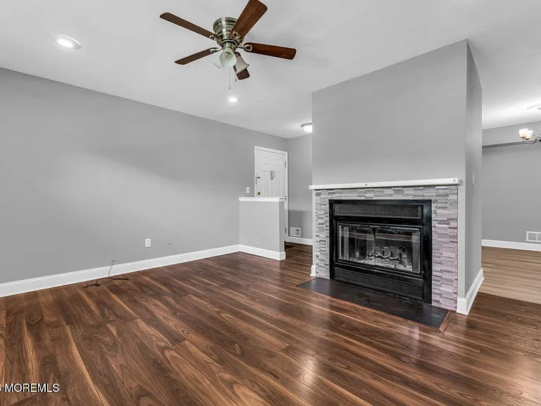 803 Wellington Pl — Photo 4
