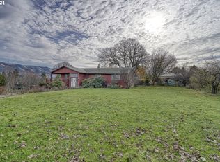 3223 Gravenstein Dr, Hood River, OR 97031
