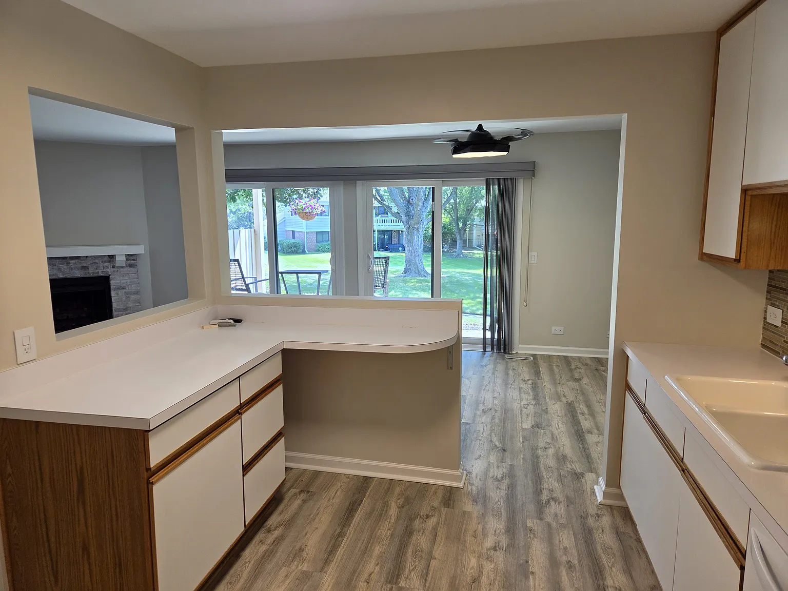 2 bed, 1200 sqft, $2,400 — Photo 4