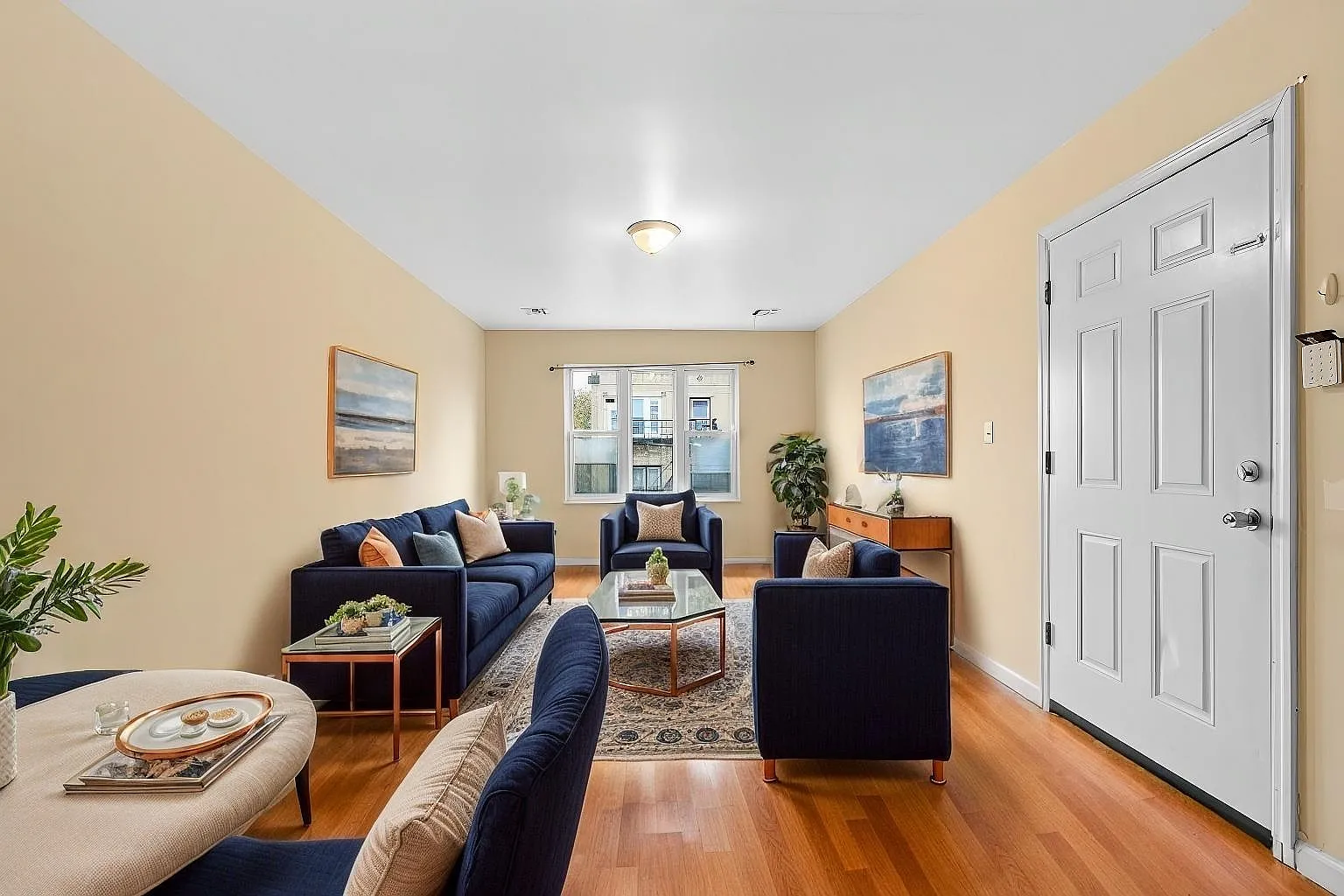 3 bed, 2.0 bath, 1200 sqft, $2,500 — Photo 2
