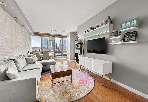 3rd image of 5-49 Borden Ave #6M