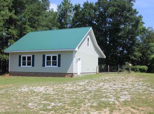 121 Early Dr, Hartwell, GA 30643