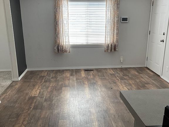 4th image of 301 S Chambers Ave