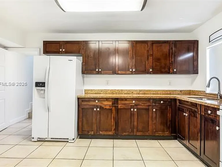 117 E 10th St #117 — Photo 35