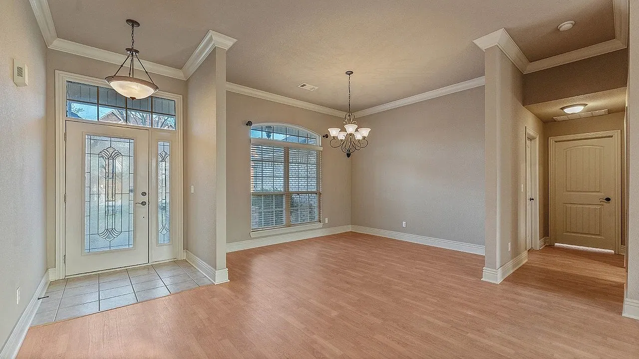 4 bed, 2.0 bath, 2180 sqft, $2,295 — Photo 3