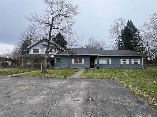 129 S Buhl Farm Dr, Hermitage, PA 16148