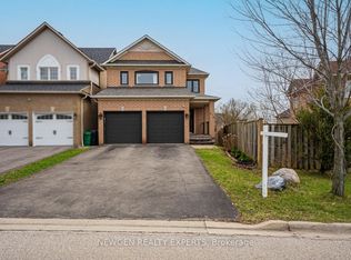 812 Knotty Pine Grv, Mississauga, ON L5W 1K2