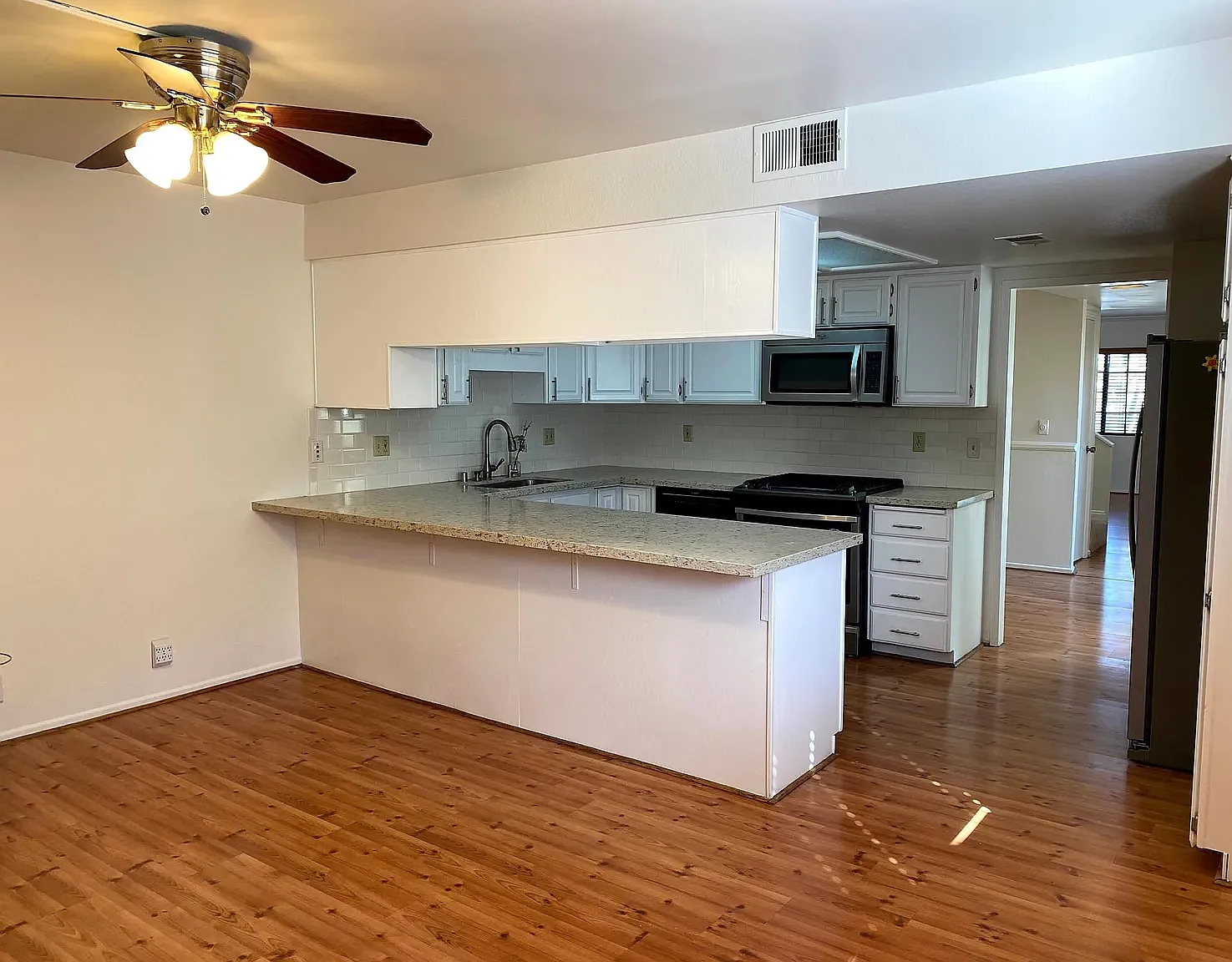 2 bed, 2.5 bath, 1545 sqft, $4,350 — Photo 2