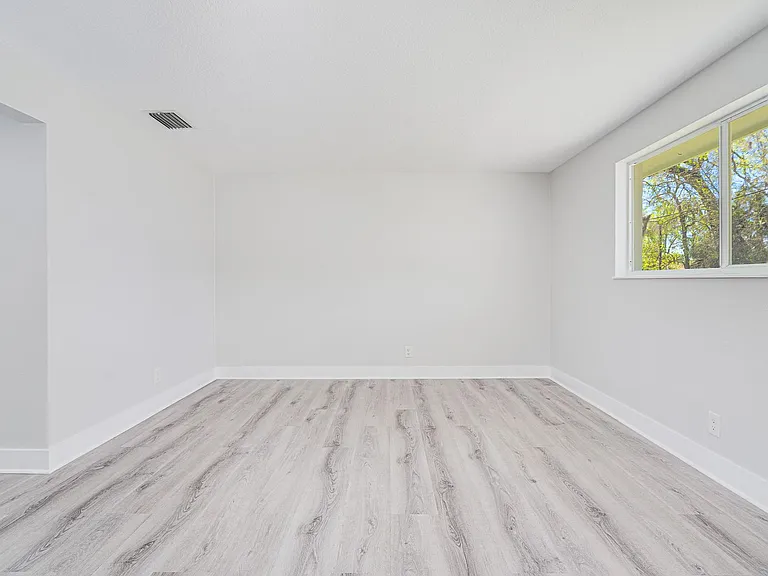 1707 Evergreen St — Photo 5