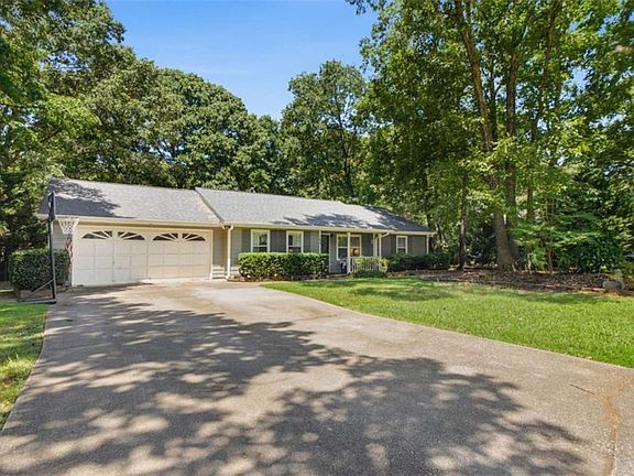 3rd image of 165 Lazy Hollow Ln