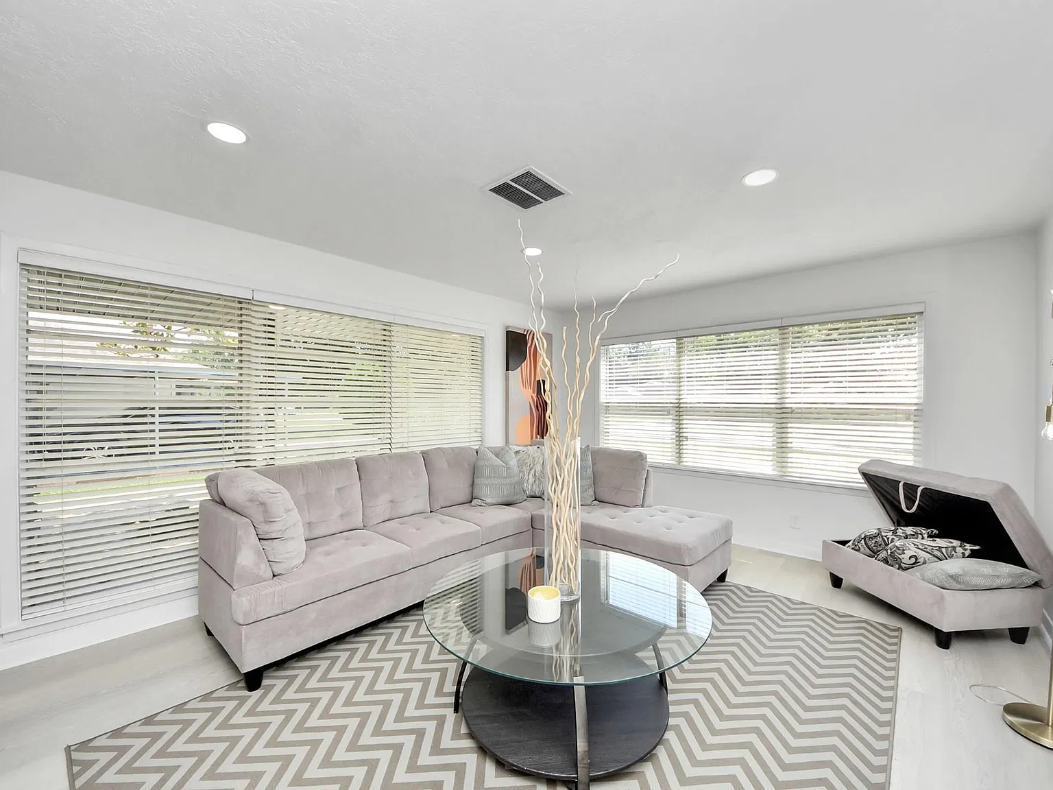 3 bed, 2.0 bath, 1650 sqft, $3,400 — Photo 4