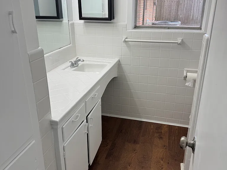 918 Roberts St — Photo 23